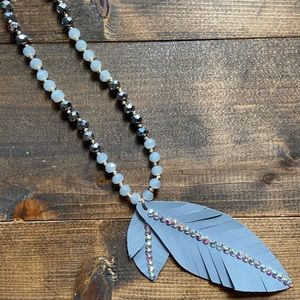 NEW! BeAuTiFuL Boutique Silver Necklace! 🌸